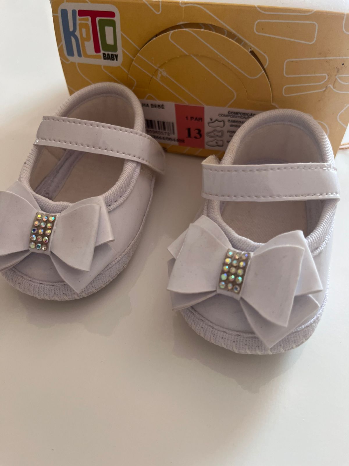 Sapatilha para bebê em verniz Laço Duplo Strass Branca - Keto Baby -Numero 13 de 0 a 3 meses 8,8 cm em média
