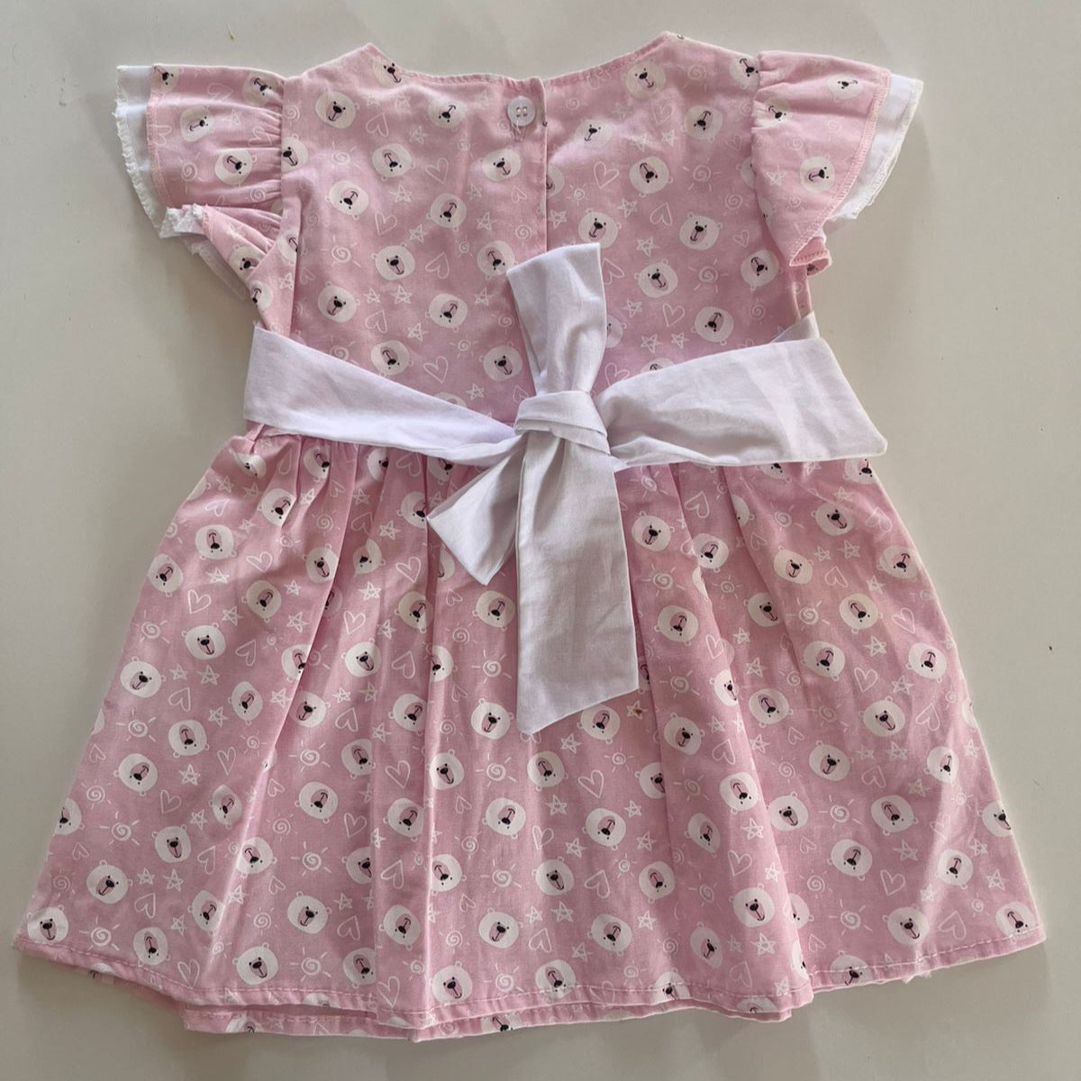 Vestido 100% algodão com estampa de urso rosa com aplicação de bordados dourados na cintura tamanho P Veste de 3 a 6 meses