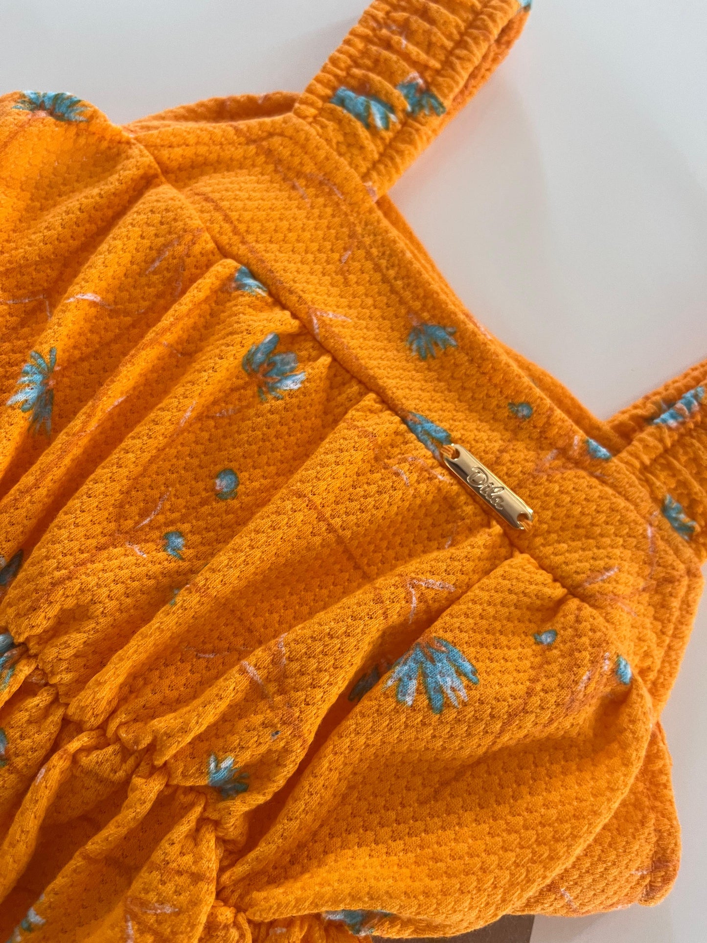 Vestido laranja com flores Dila