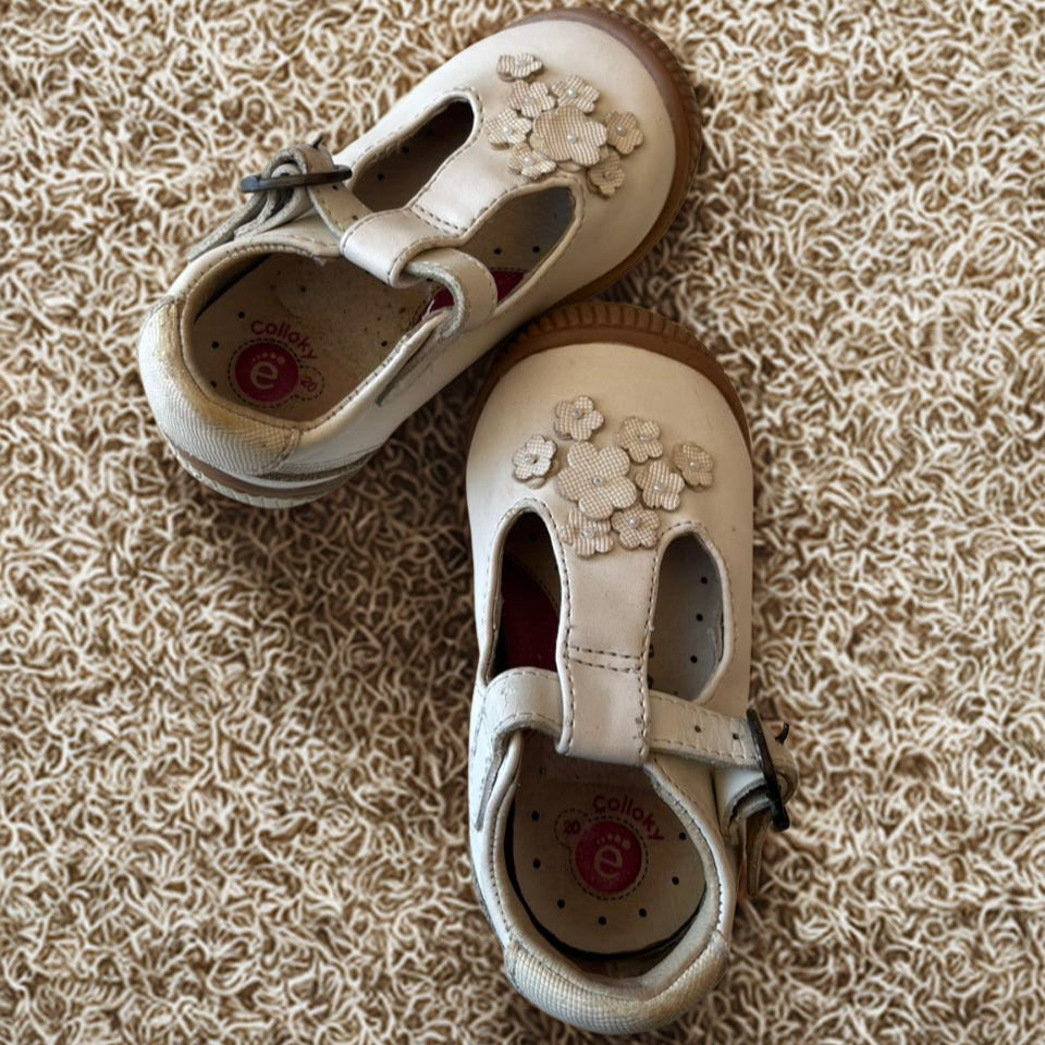 Sapatilha off white  de bebê/primeiros passos Colloky- Importada- Tamanho 20