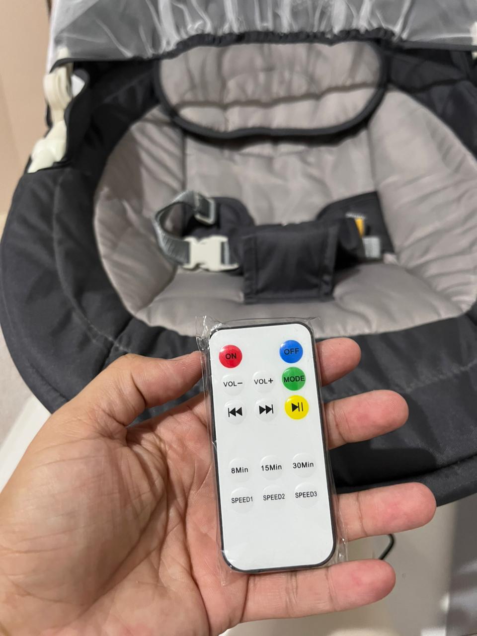 Cadeira De Balanço Galzerano Com 3 Velocidades Bivolt Cinza até 18 kg